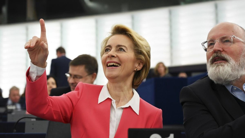 New European Commission takes office on Sunday after winning EP approval