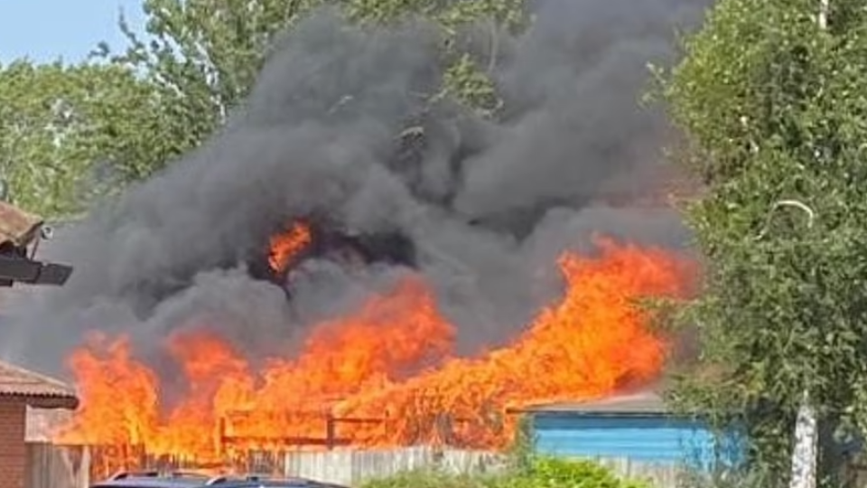 Absolute Hell in UK Due to the Heat (Two People In Hospital Because of Fire)